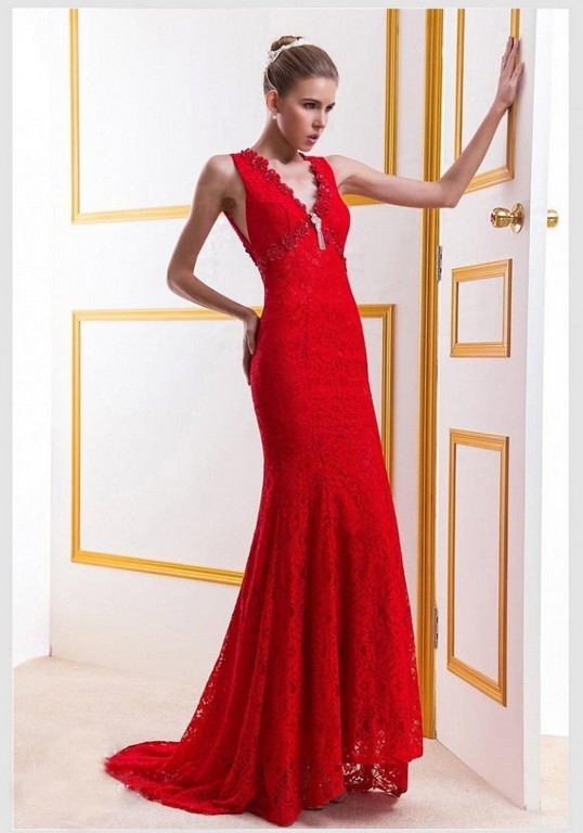 Vestido bege longo cai cai com lantejoulas dourado